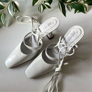 L'INRERVALLE White leather heels